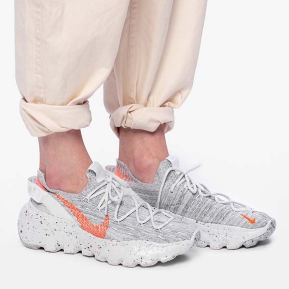 Nike Space Hippie 04 Summit White Hyper Crimson - Picture 1 of 4